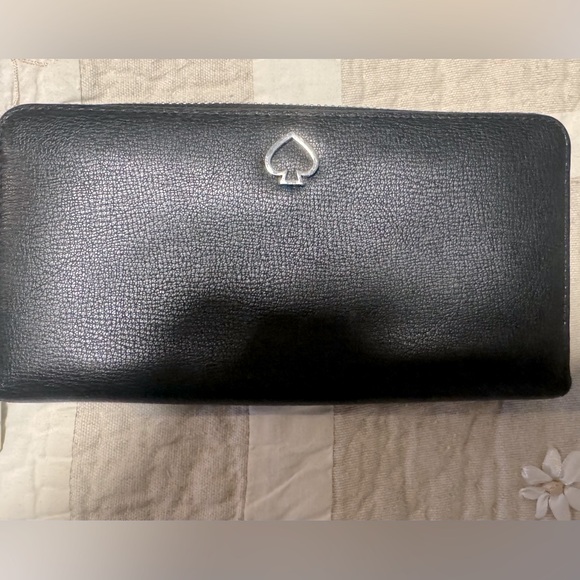 kate spade Handbags - Like New Beautiful Kate Spade Wallet